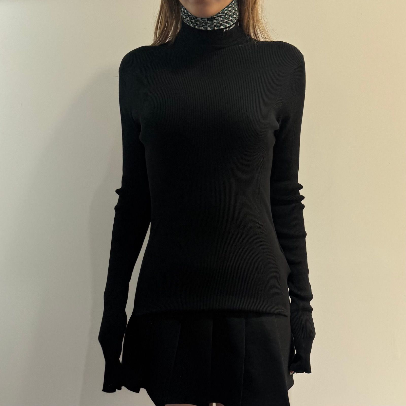 【新品同様】PRADA ハイネックニット　ブラック　プラダ