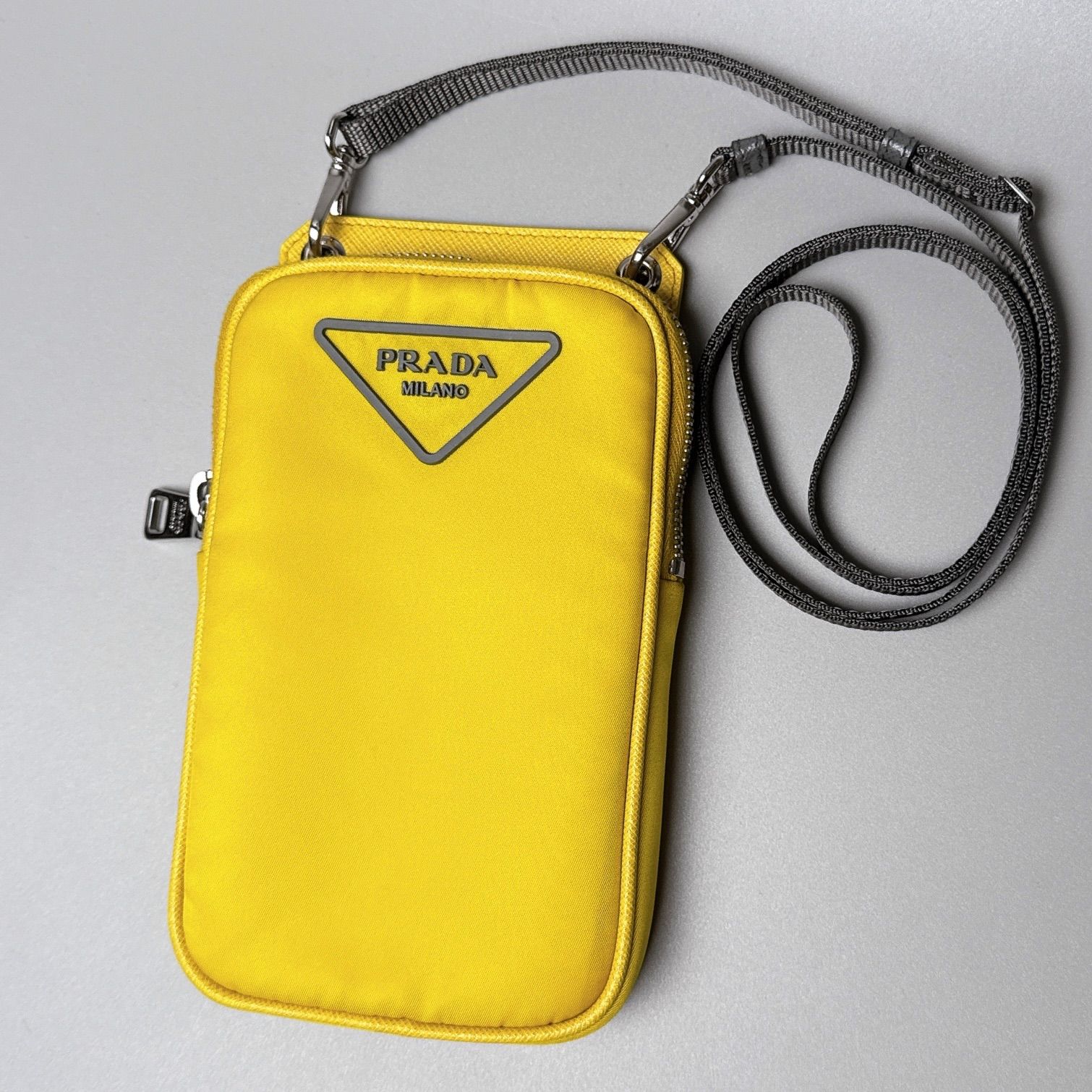 PRADA / スマートフォンケース スマホショルダーバッグ イエロー PRADA / スマートフォンケース スマホショルダーバッグ イエロー