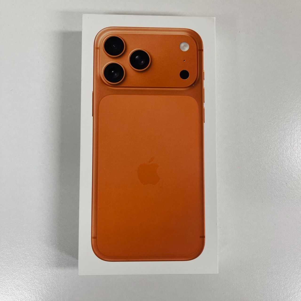 iPhone17 ProMax 2TB オレンジ SIMフリー- メルカリ