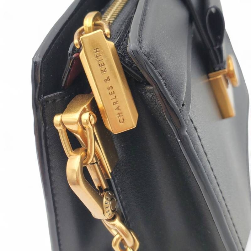 CHARLES&KEITH チャールズアンドキース メタリックプッシュロック