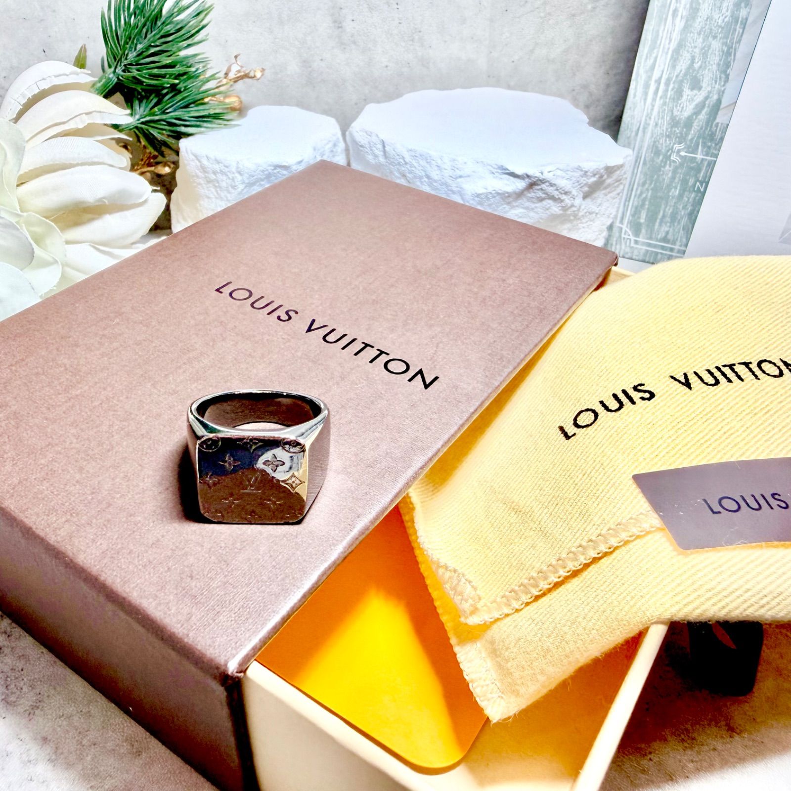 LOUIS VUITTON ルイヴィトン LV モザイク シグネット ブラック 黒 