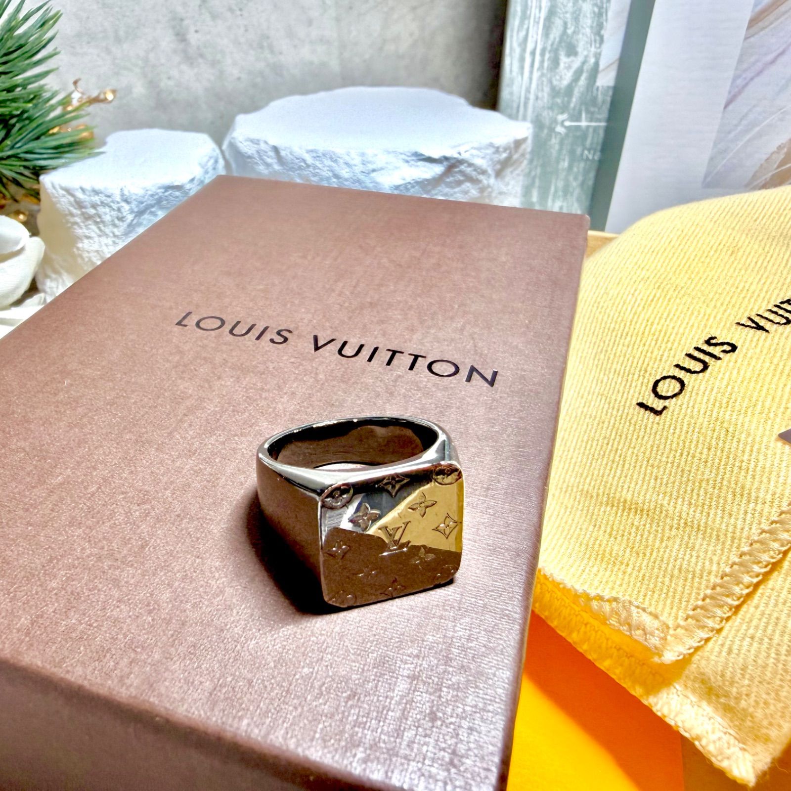 LOUIS VUITTON ルイヴィトン LV モザイク シグネット ブラック 黒 