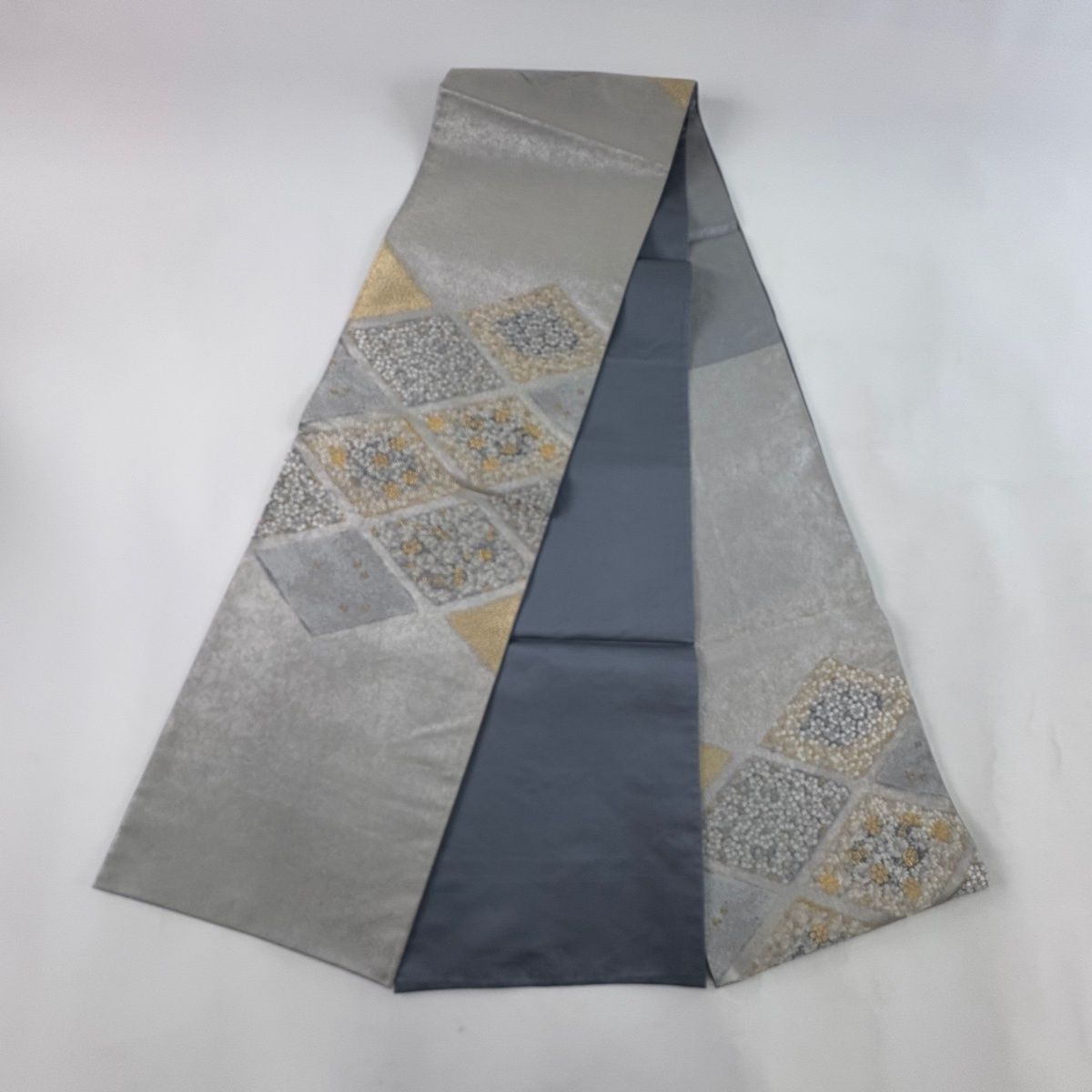 袋帯 菱形に美しい花柄模様 金銀糸 千歳茶色 O-3818 袋帯 菱形に美しい花柄模様 金銀糸 千歳茶色 O-3818の通販 by リユース