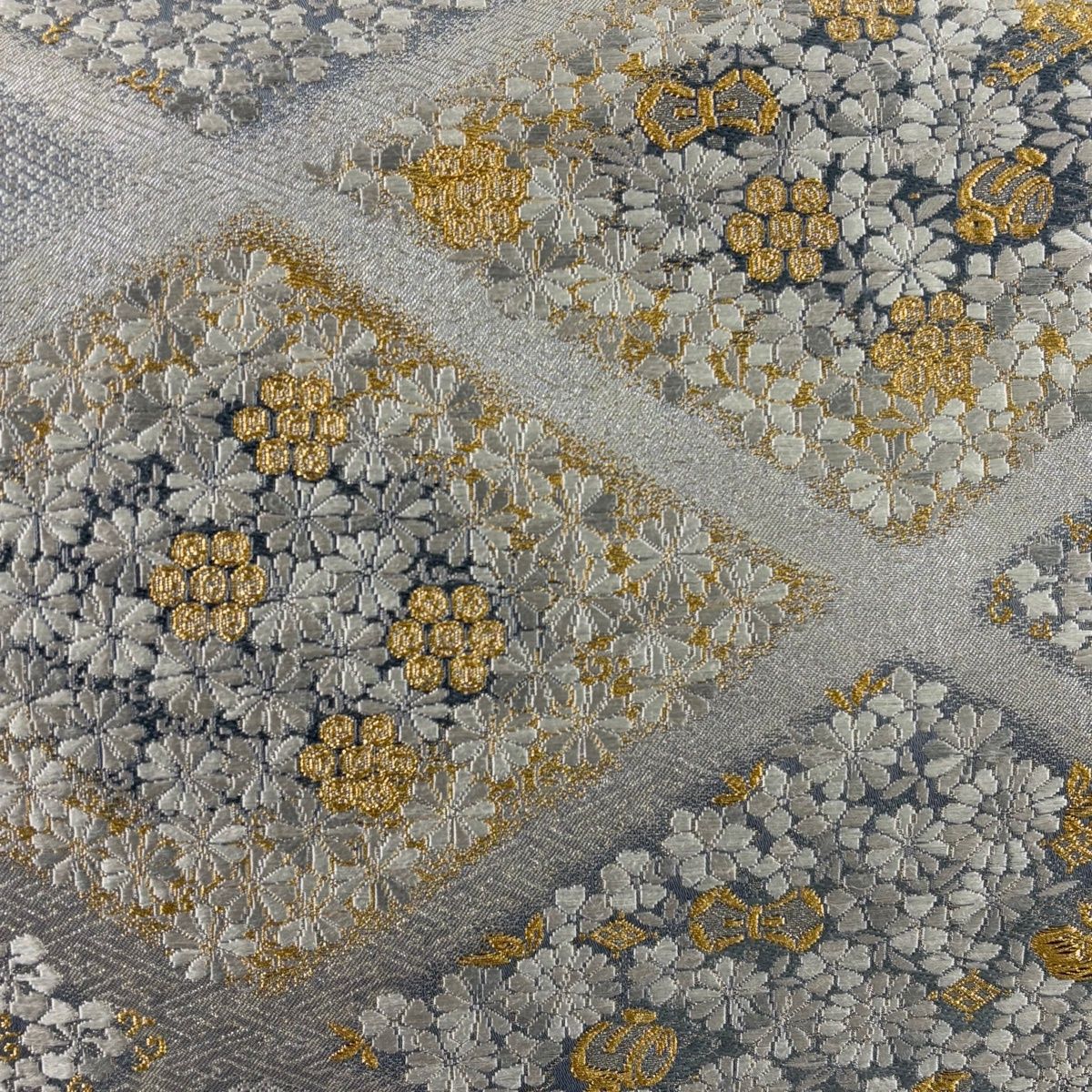 美品】 袋帯 名品 加納幸 落款 花菱 宝尽くし 金銀糸 箔 灰色 お太鼓柄