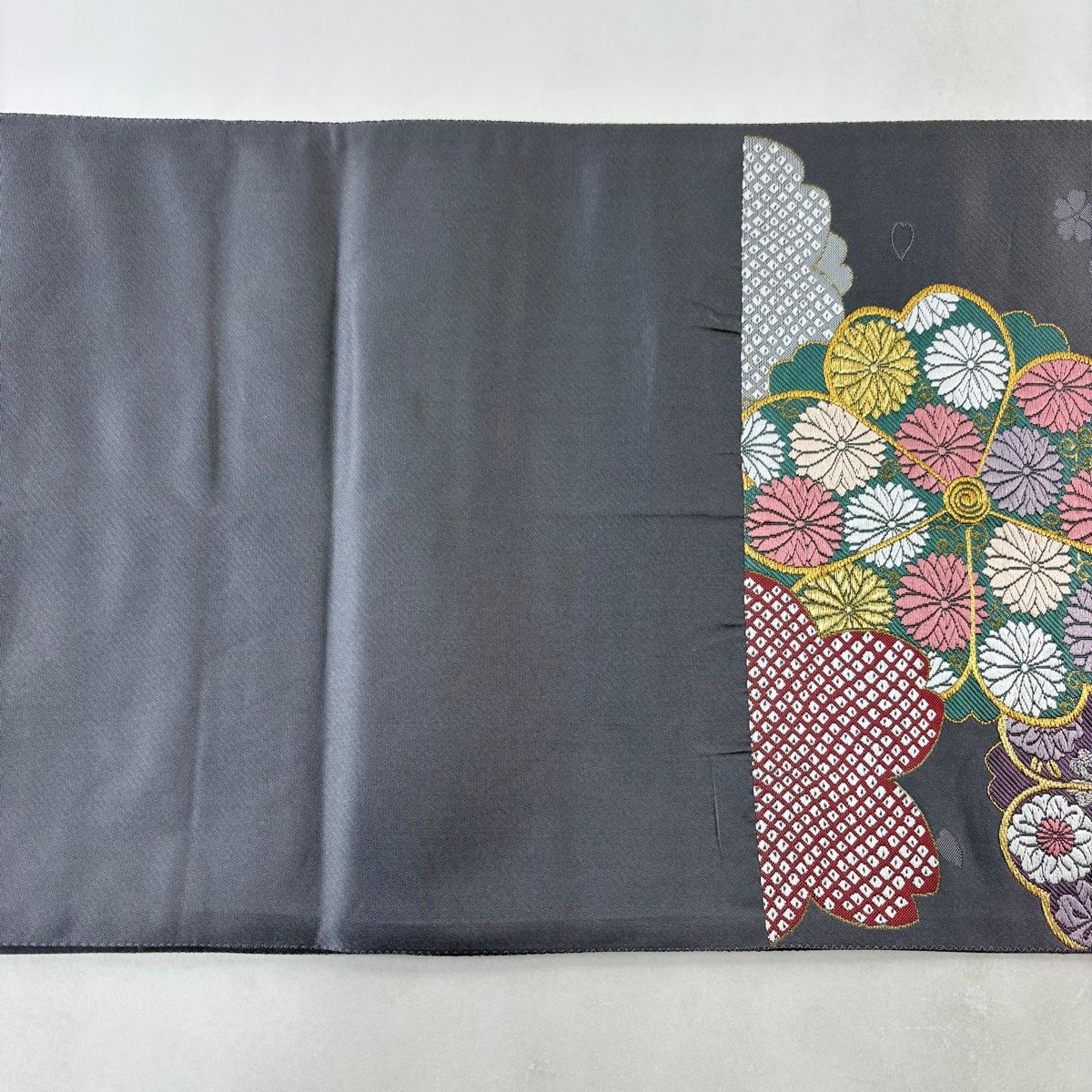 袋帯 秀品 落款 菊唐草 桜 金糸 刺繍 灰色 六通 正絹 【中古】 - メルカリ