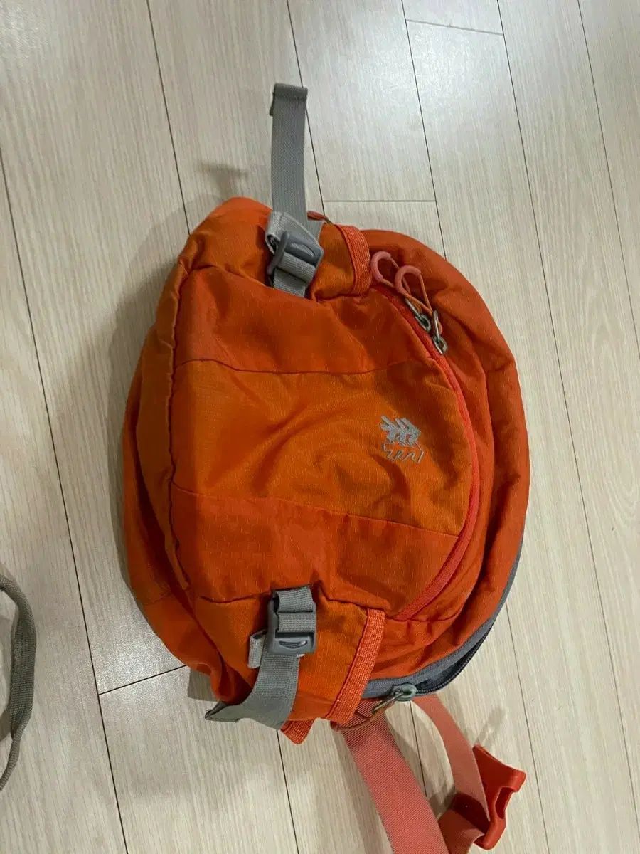 オレンジ色 軽量 登山 リュックサック