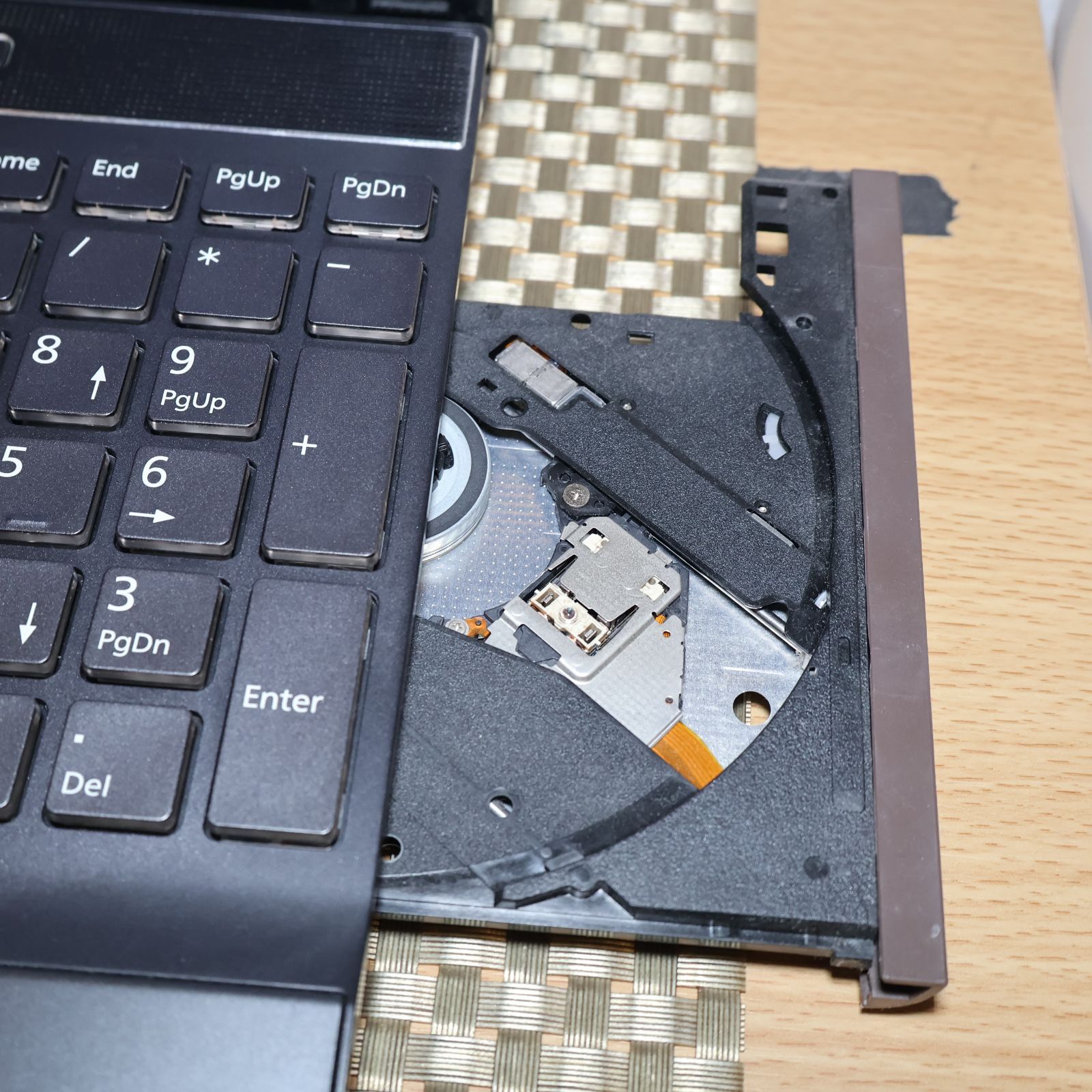 Win11正式対応i5/メ8G/SSD/DVD/無線/カメラ/TypeC/FHD 【公式通販】