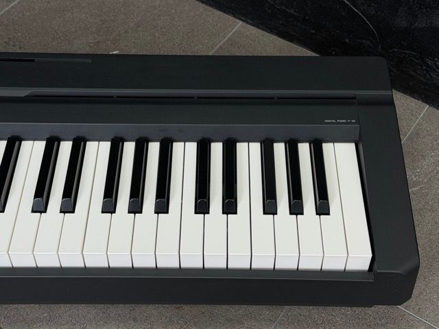 2011年製　中古美品YAMAHA 88鍵盤 電子ピアノ  P-95B ヤマハ　88鍵盤　3本純正ペダルスタンド付き Amazon.co.jp: YAMAHA 電子ピアノ P-95B : 楽器・音響機器