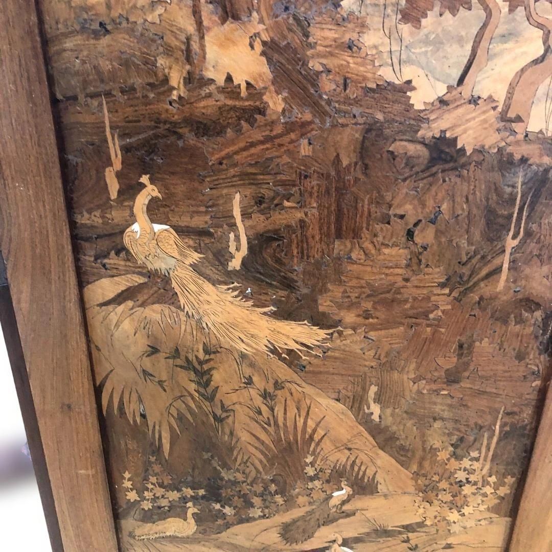 昭和52年製 日本製 木象嵌 三連衝立 松に孔雀 瑞鳥 山水図 神戸税関検査印 輸出工芸家具 和風 パーテーション 古民家 旅館 店舗什器 260117-1 昭和52年製 日本製 木象嵌 三連衝立 松に孔雀 瑞鳥 山水図 神戸税関検査印 輸出工芸家具 和風 パーテーション 古民家 旅館 店舗什器 260117-1