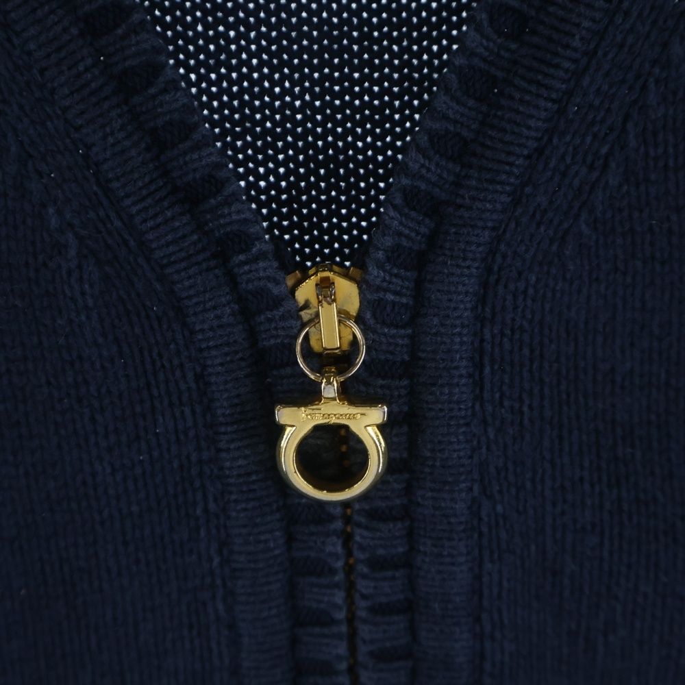 Salvatore Ferragamo ニットカーディガン　ガンチーニフック付 FERRAGAMO】フェラガモ ”VIRGIN WOOL100％”ガンチーニニット