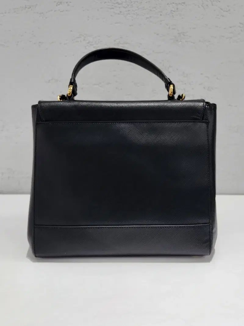 フェラガモ ショルダーバッグ ヴァラ 21C158 中古 フェラガモ ヴァラ オックスフォード ブラック ショルダーバッグ