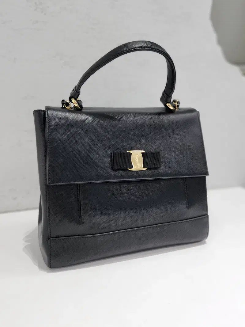 フェラガモ ショルダーバッグ ヴァラ 21C158 中古 Salvatore Ferragamo】フェラガモ『ヴァラ プレート ワンショルダー
