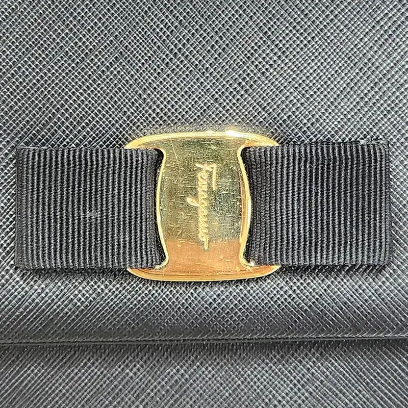 フェラガモ ショルダーバッグ ヴァラ 21C158 中古 Salvatore Ferragamo】フェラガモ『ヴァラ プレート ワンショルダー