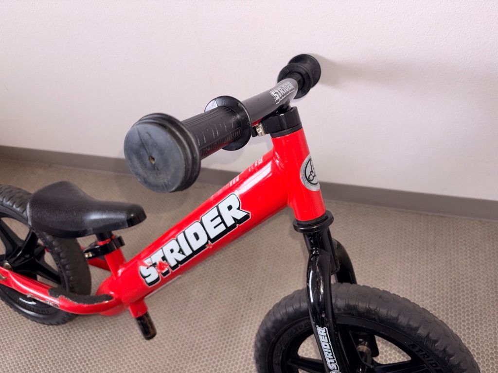 ストライダー　（中古・赤色・ワンオーナー） STRIDER(ストライダー) / キッズ乗り物/RED | 中古品の販売・通販なら
