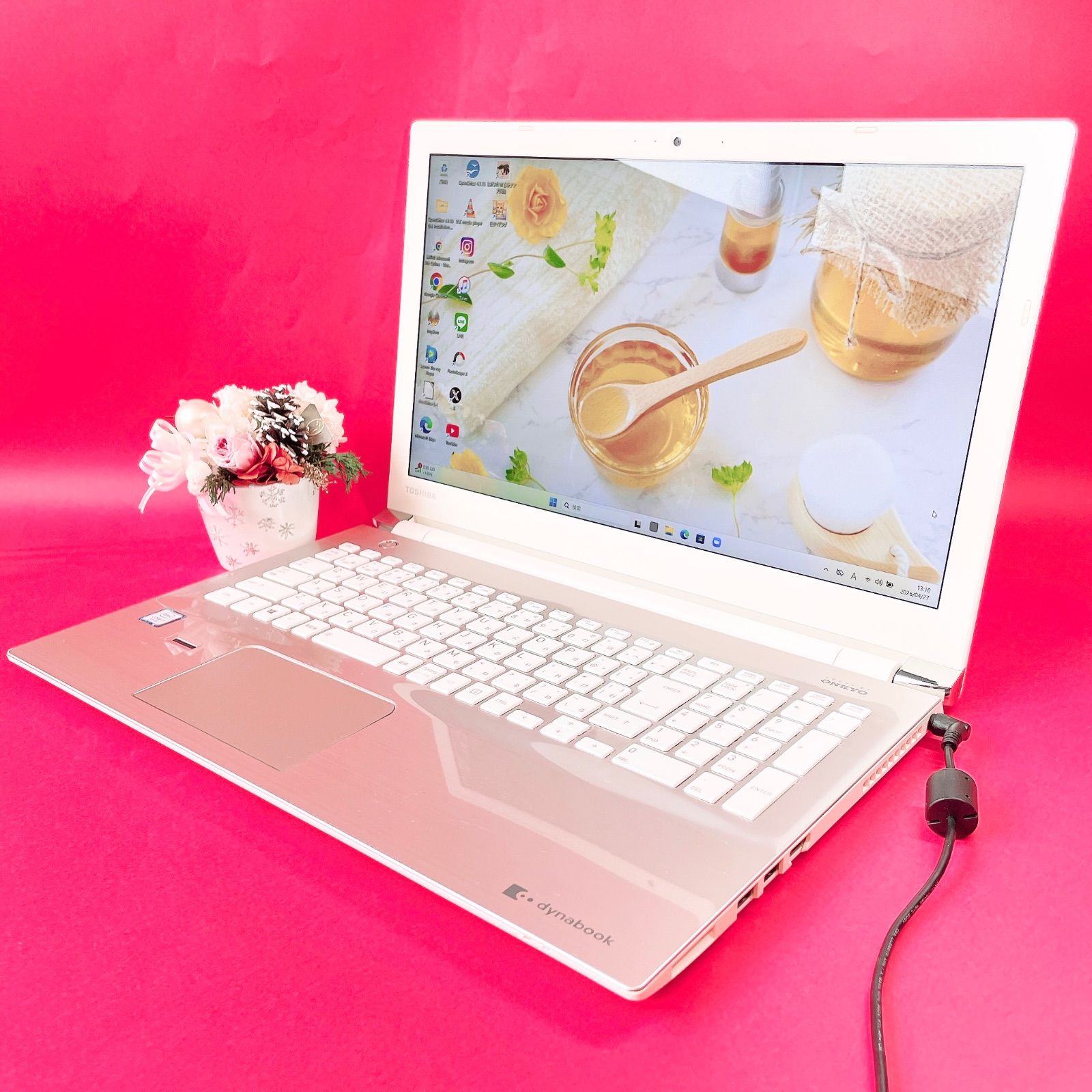 たっぷり大容量1TB❣️薄型ノートパソコン✨️おしゃれホワイト✨️カメラ付きブルーレイ たっぷり大容量1TB❣️薄型ノートパソコン✨️おしゃれホワイト