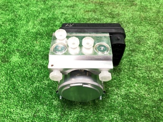 ハイエース KDH205V ABSアクチュエーター ADVICS 135110-19642,44510