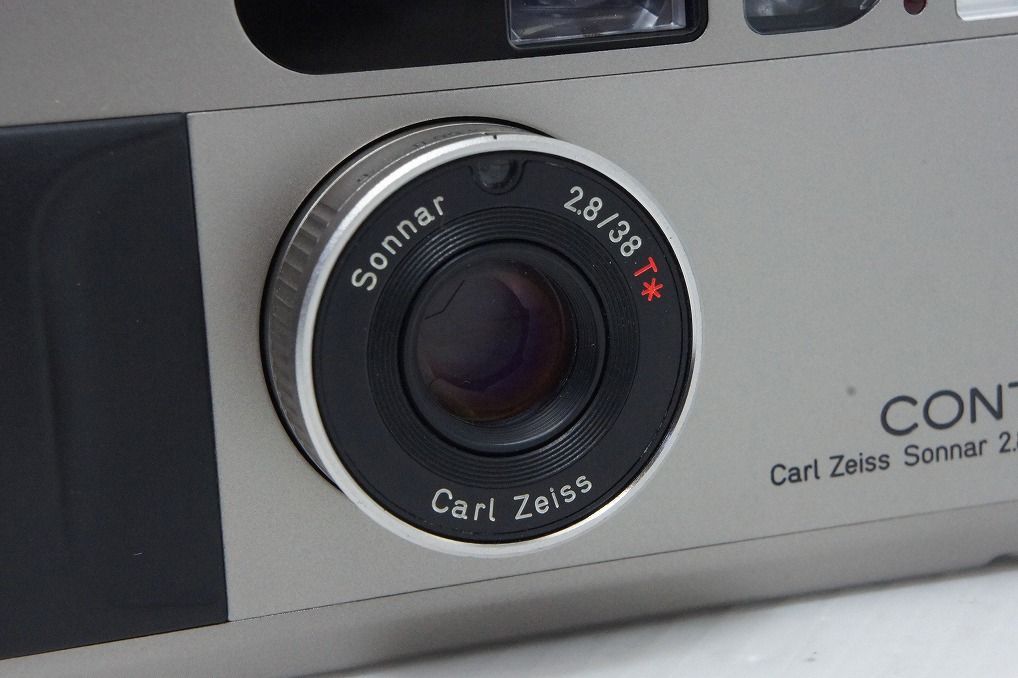 【ジャンク】コンタックス Contax T2 チタンクローム フィルムカメラ CONTAX T2｜撮りたい瞬間を逃さず、一台で何でも撮れるカメラだった