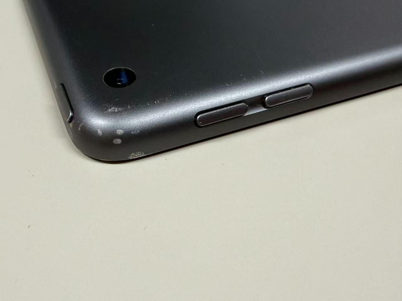 美品 iPad 第7世代 バッテリー81% 電池81% apple iPad (第7世代) 128GB スペースグレ - メルカリ