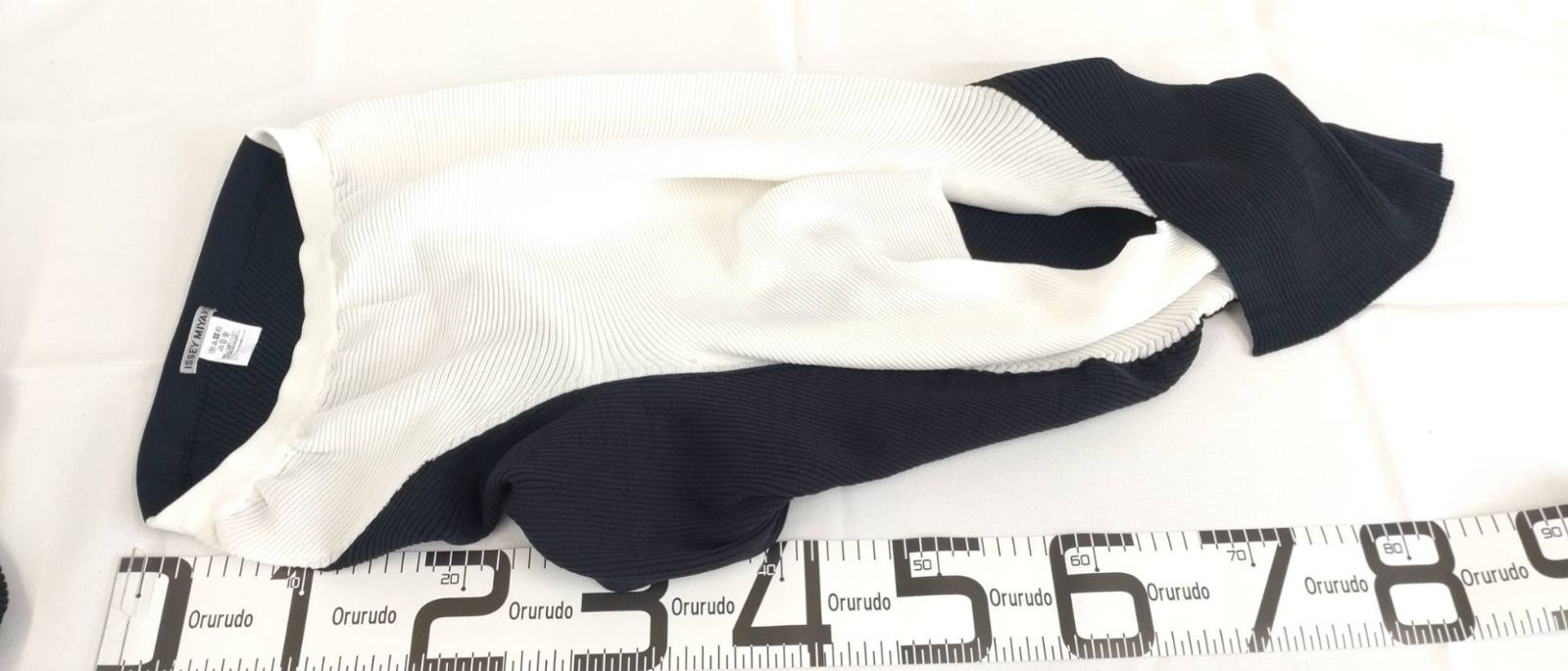 ミ*ヤ様 イッセイミヤケ　プリーツプリーズ　変形　ボートネック　トップス　白黒グ ER263】NS188 ISSEY MIYAKE イッセイミヤケ 変形 ニット プリーツ