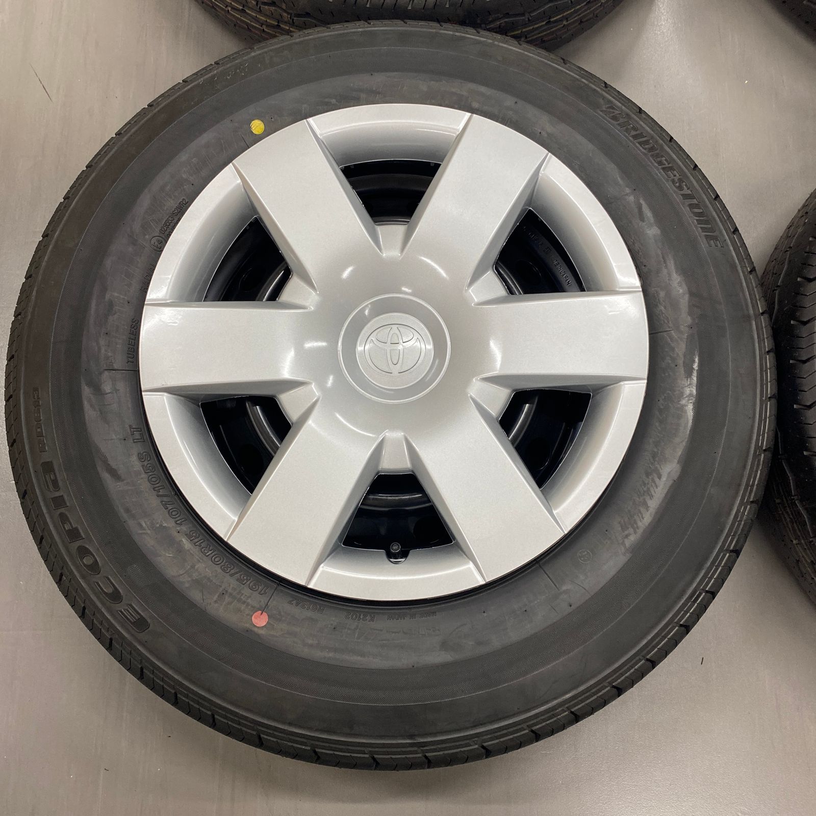 ハイエース純正スチールホイール ホイールカバー付 6H/139.7 15inch