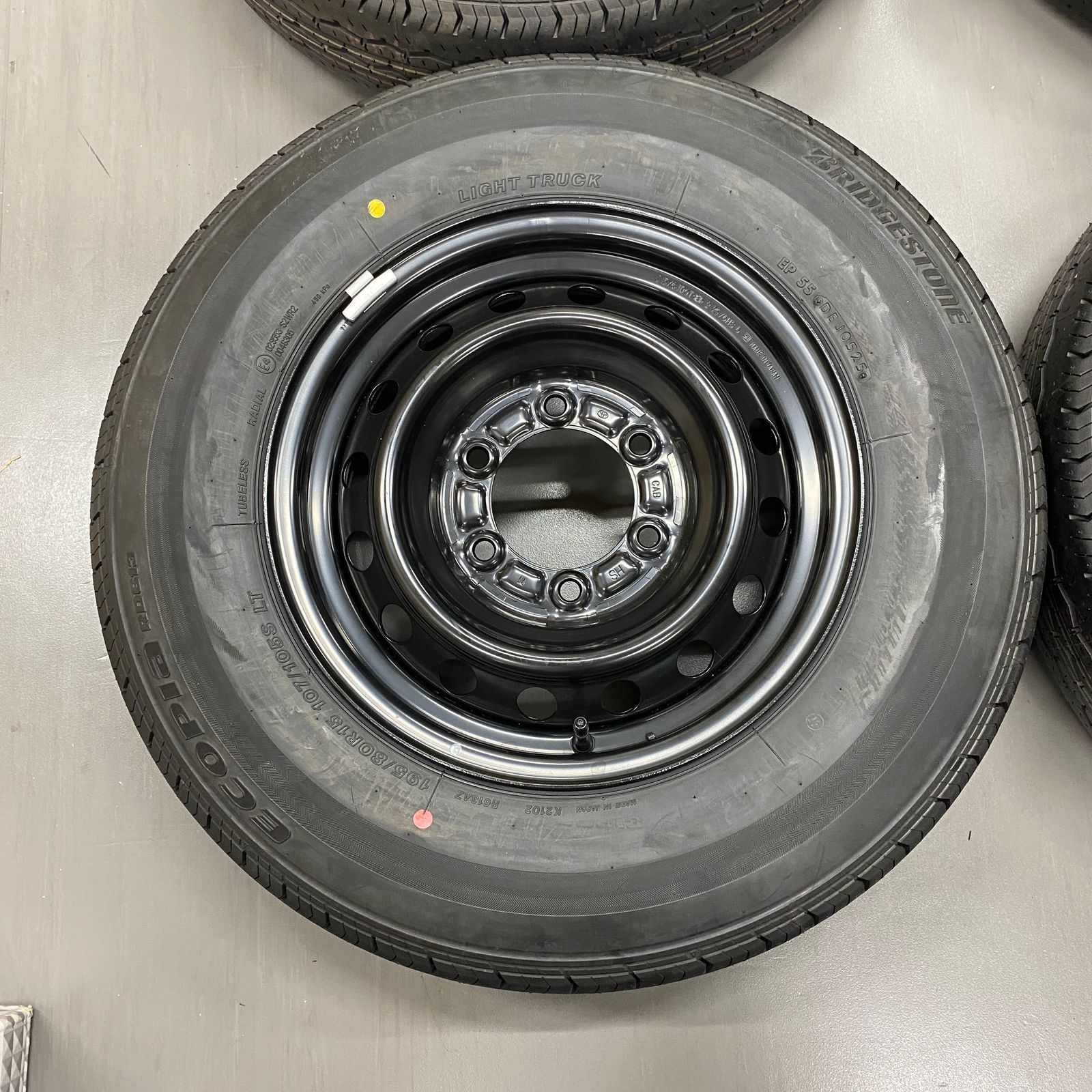 ハイエース純正スチールホイール ホイールカバー付 6H/139.7 15inch