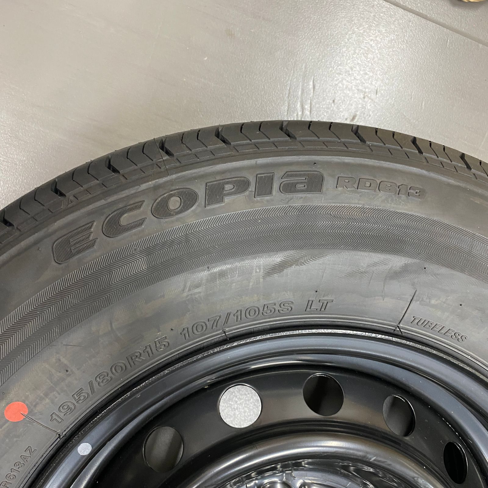 ECOPIA RD613    R15タイヤ　カバー付き エコピア 送料無料 200系 ハイエース 純正 新車外し ブリヂストン