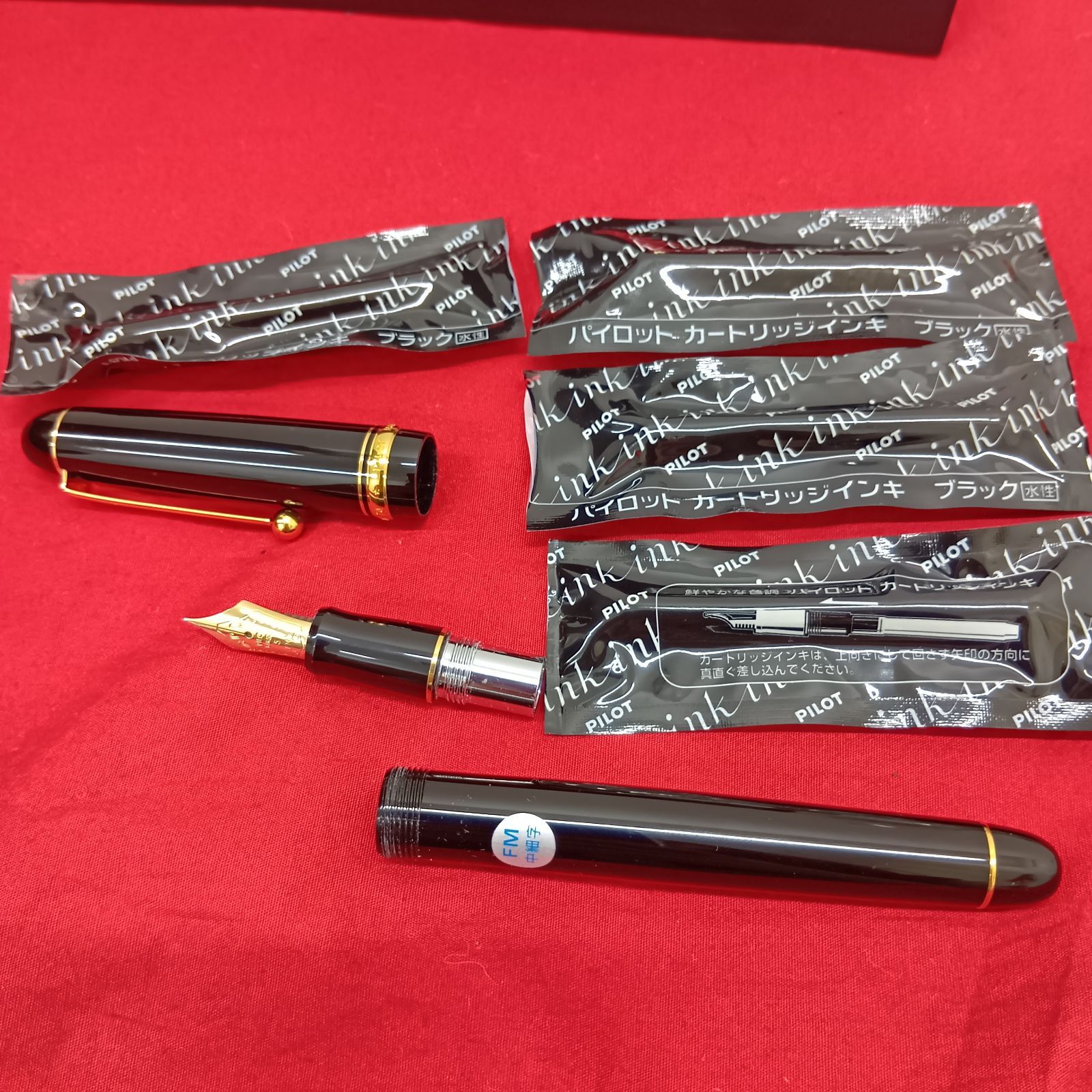 PILOTパイロット 万年筆 CUSTOM74 黒カートリッジインキ ケース付き PILOTパイロット 万年筆 CUSTOM74 黒カートリッジインキ ケース付き