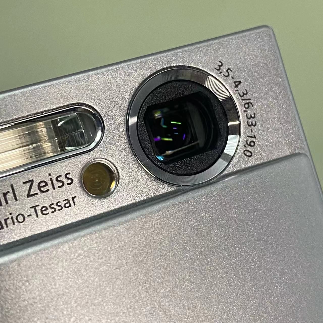 【メモリーカード付】700万画素 SONYデジタルカメラDSC-T50 シルバー メモリーカード付】700万画素 SONYデジタルカメラDSC-T50 シルバー