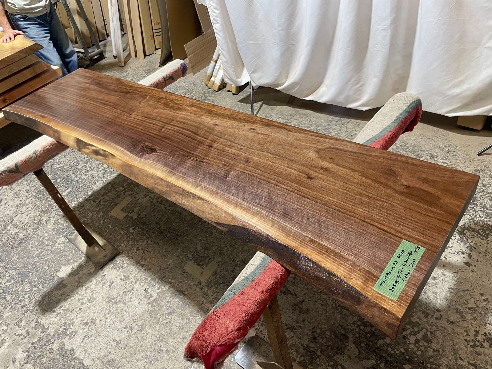 ブラックウォールナット9520　一枚板無垢 乾燥材　2050ｘ470-430-480ｘ55mm カウンター　ローテーブル　センターテーブル　店舗　棚