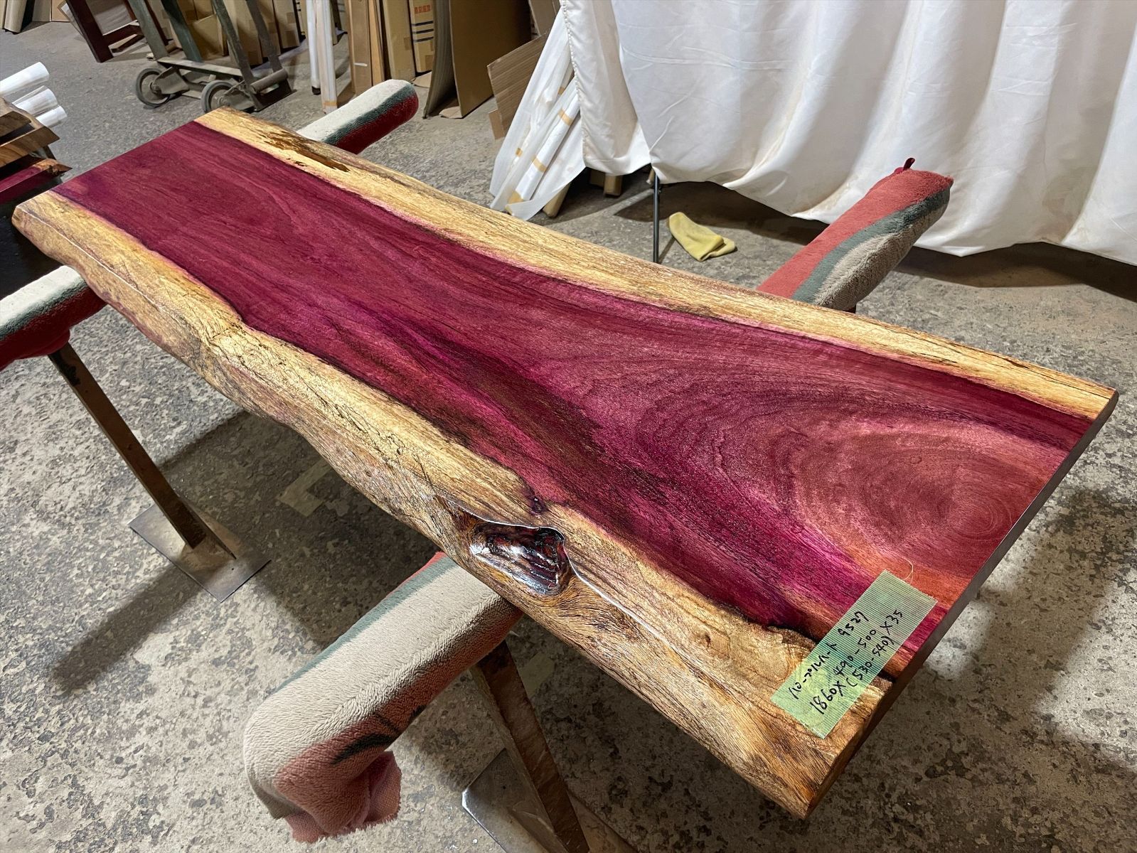 パープルハート9527　一枚板無垢 乾燥材　1860x490‐500x35mm カウンター　棚　テレビ台　花台　DIY　窓台　台 39,325円