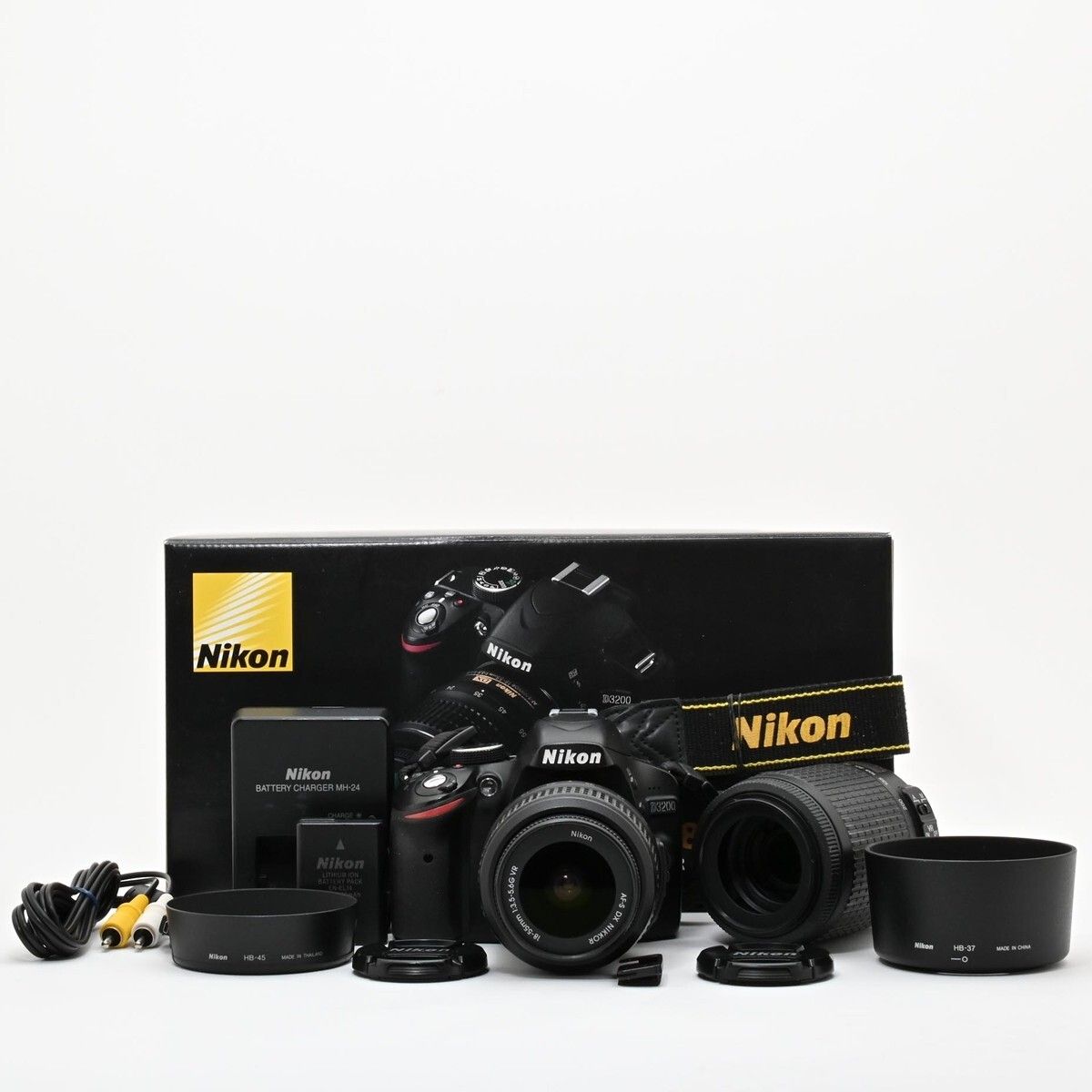 Nikon デジタル一眼レフカメラ D3200 200mmダブルズームキット 18-55mm 