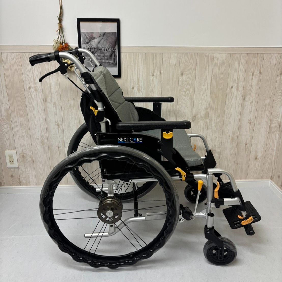 消毒済 中古 車椅子】すぐ使える車椅子 美品 ネクストコア・ワイド