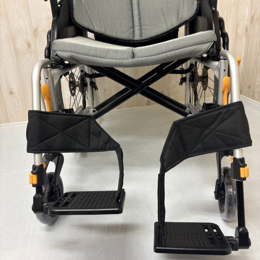 消毒済 中古 車椅子】すぐ使える車椅子 美品 ネクストコア・ワイド