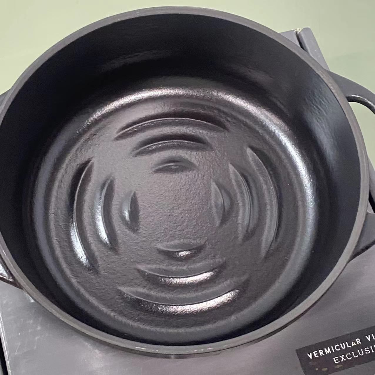 開封済み 未使用】鍋 VERMICULAR oven pot round #22 【公式通販】