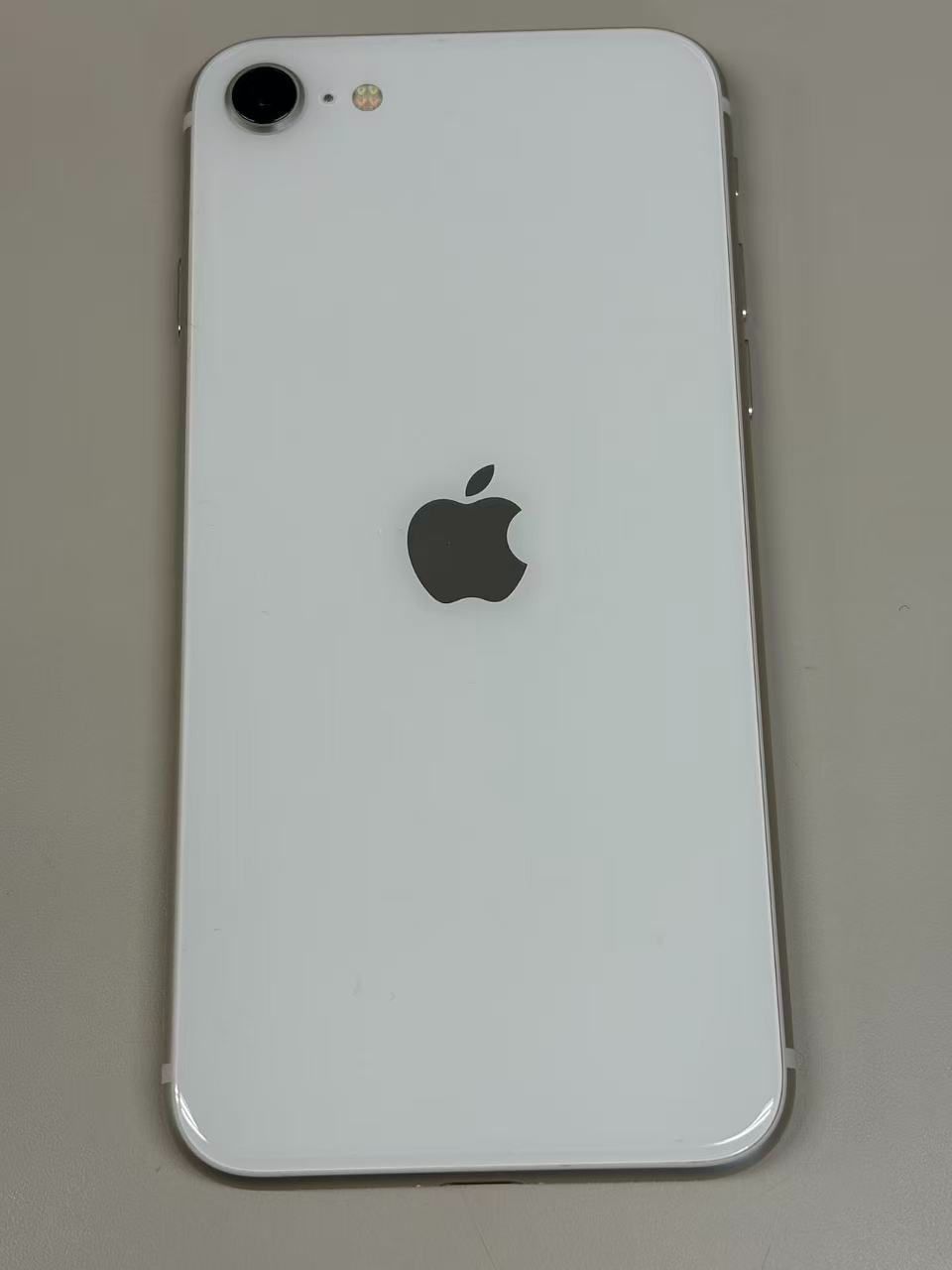 極美品 電池84%SIMフリー iPhone SE(第3世代) 64GB スターライト