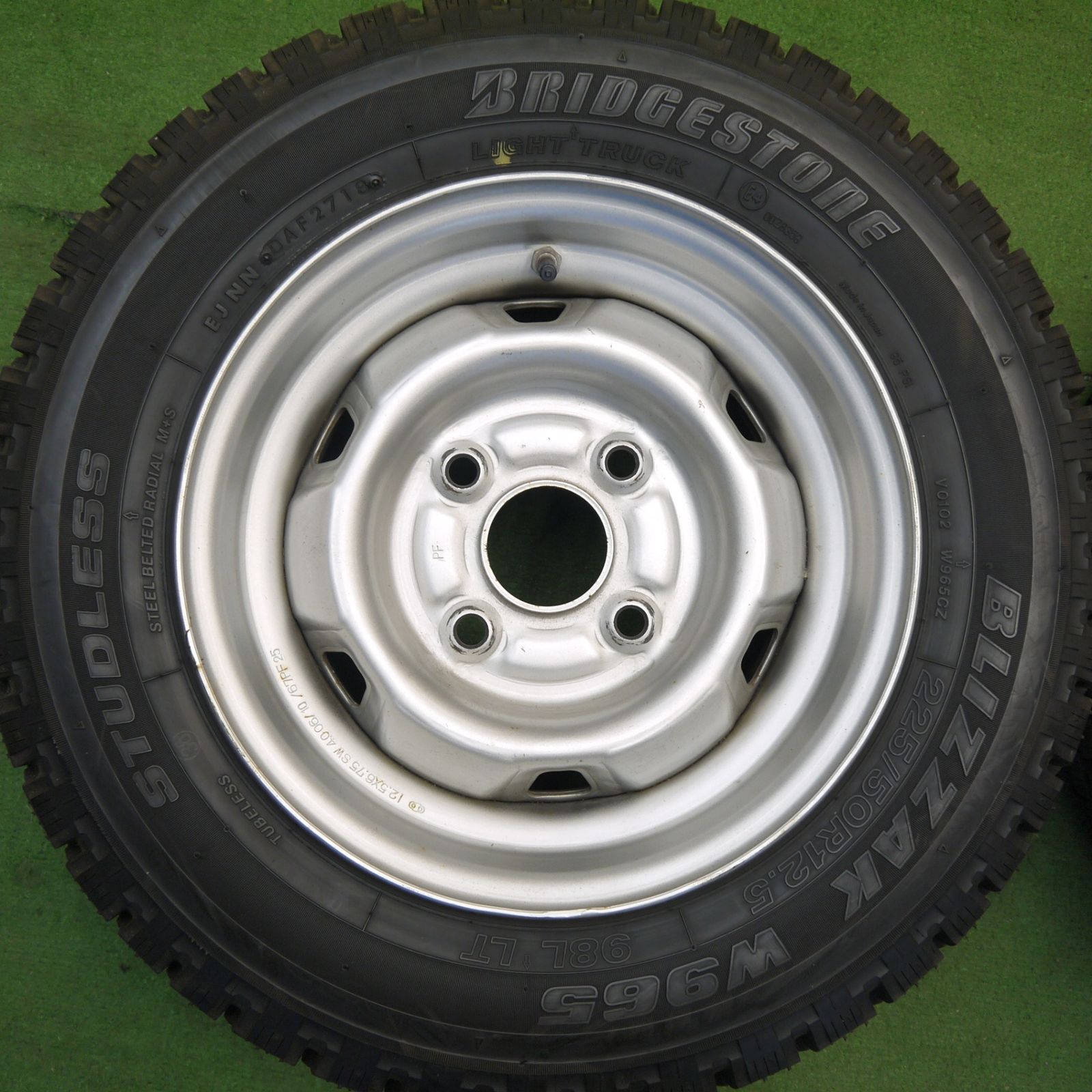 スタットレス後輪 2本 5千円 (225/50R12.5)稀少タウンエース　 ほぼ未使用☆タウンエース 等 225/50R12.5 165R13 スタッドレス