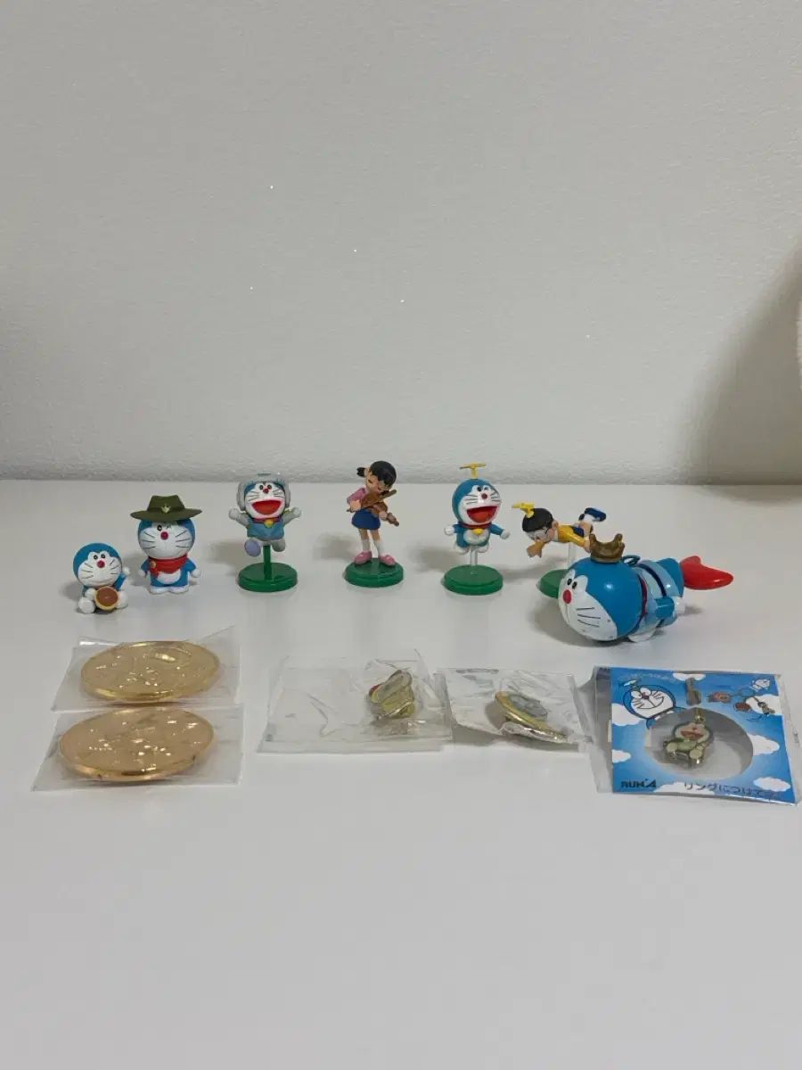ドラえもん フィギュア バッジ コイン セット
