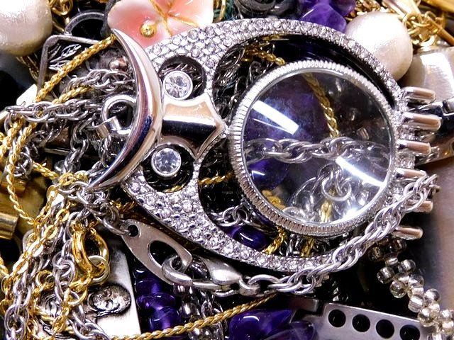W*E様 メッキアクセサリーまとめ売り メッキアクセサリー ジュエリーボックス まとめ売り - メルカリ