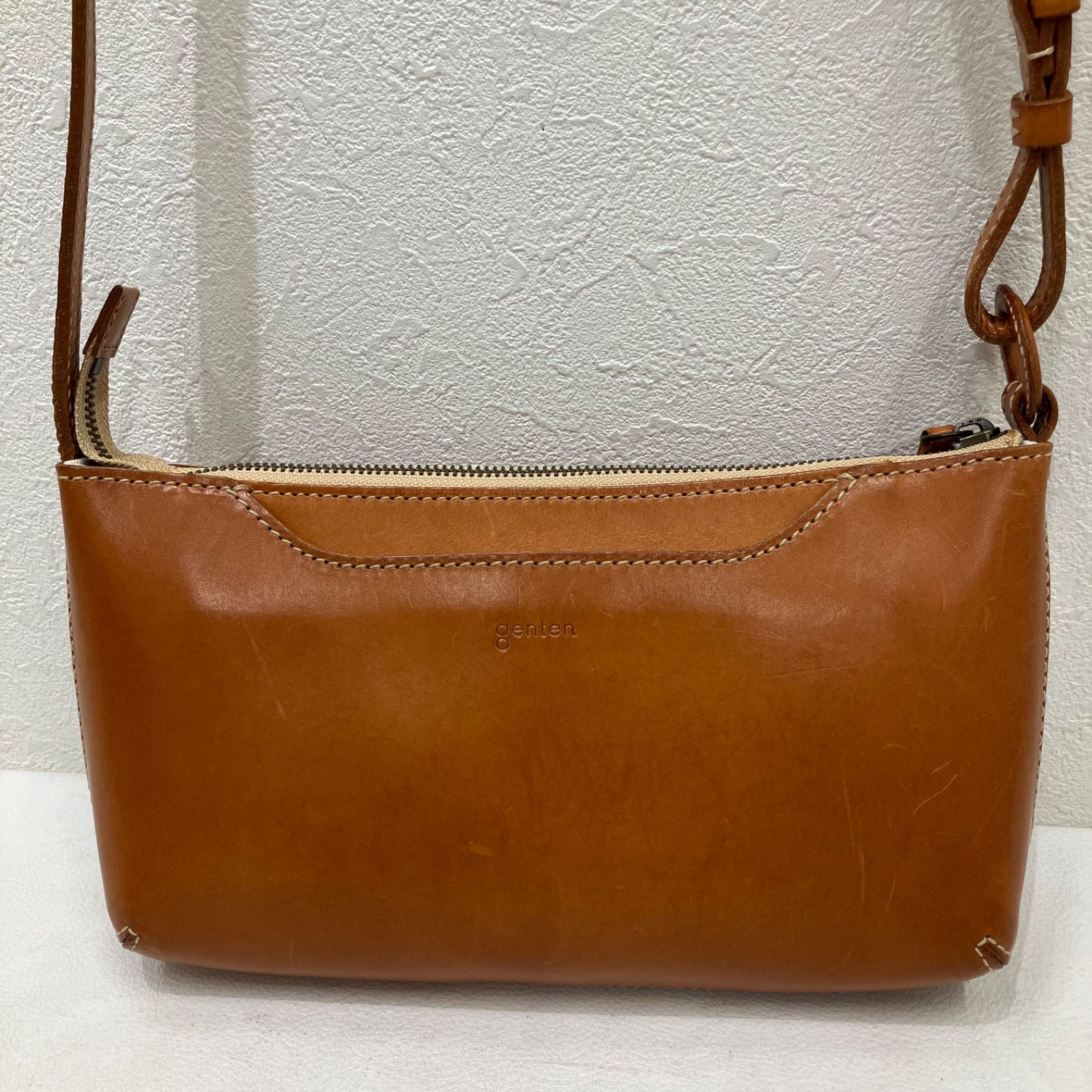 2623 genten ゲンテン ショルダーバッグ 斜めがけ レザー キャメル 茶 