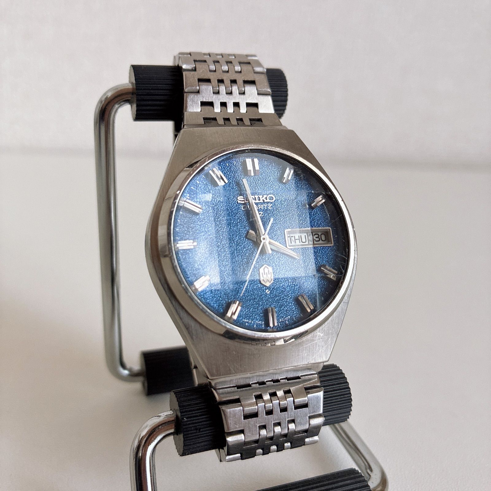 希少デッドストック SEIKO セイコー QZ 0923-8020 青梨地文字盤 希少デッドストック SEIKO セイコー QZ 0923-8020 青梨地文字盤 稼動品