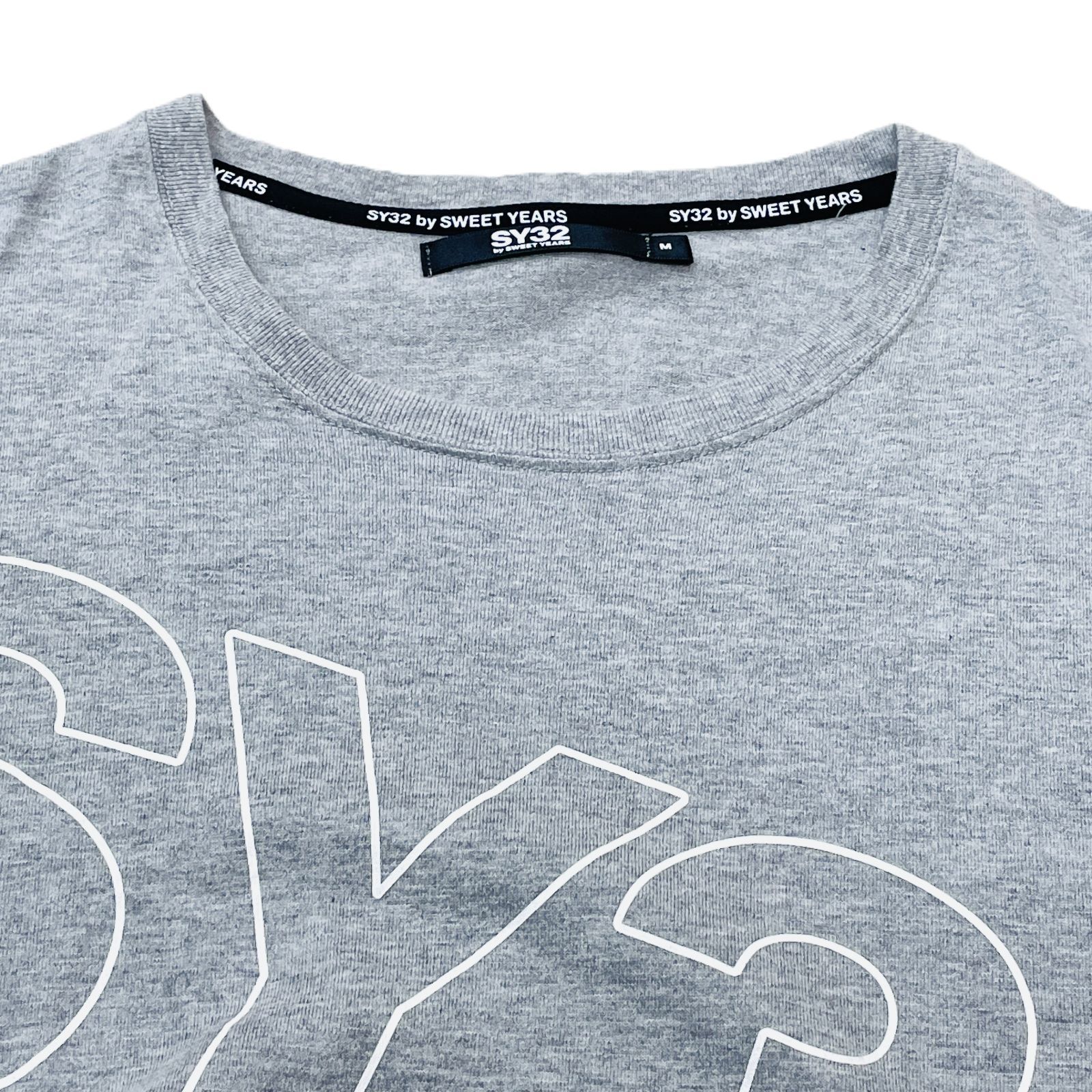 SY32 by SWEET YEARS スラッシュビッグロゴTシャツ M GRY/グレー
