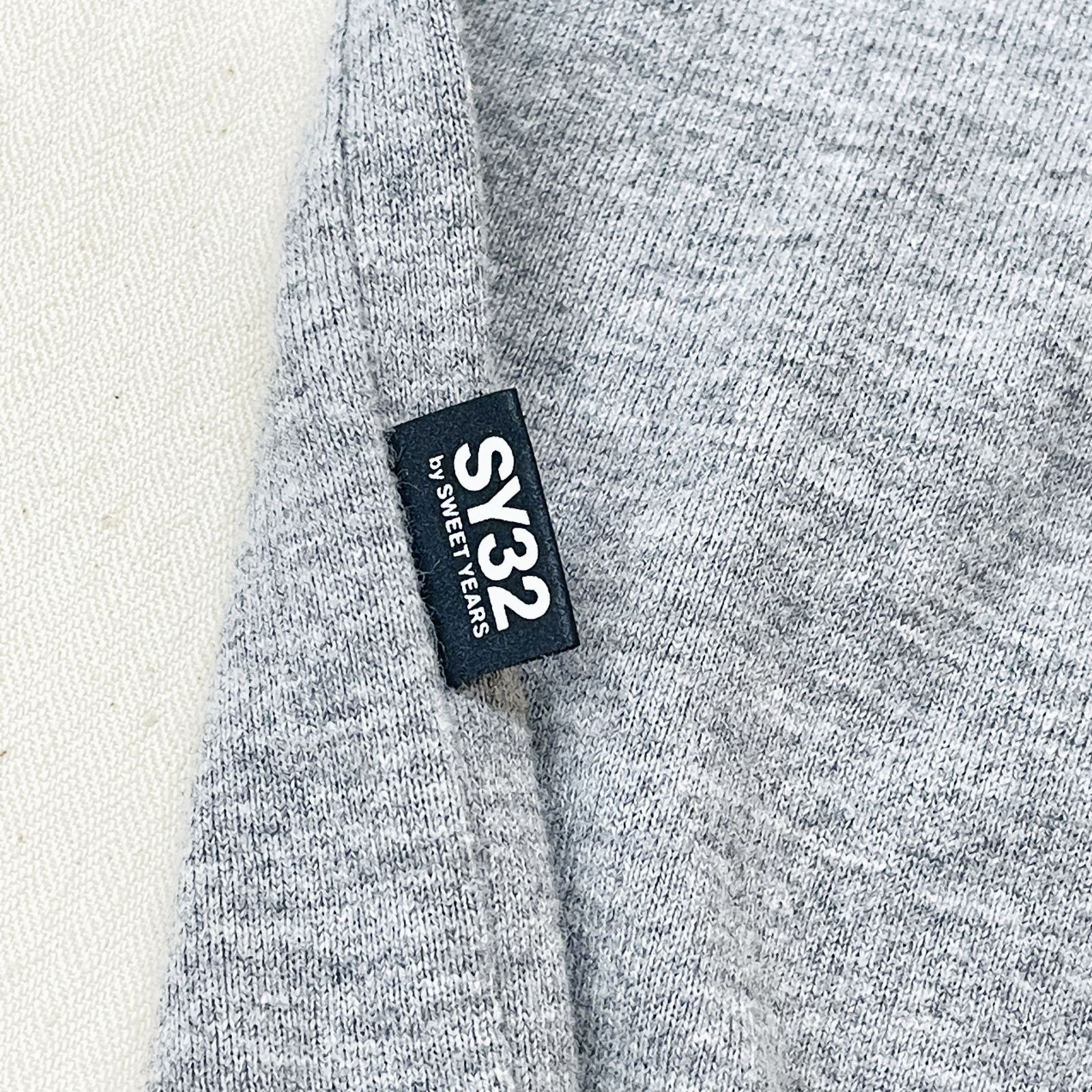 SY32 by SWEET YEARS スラッシュビッグロゴTシャツ M GRY/グレー