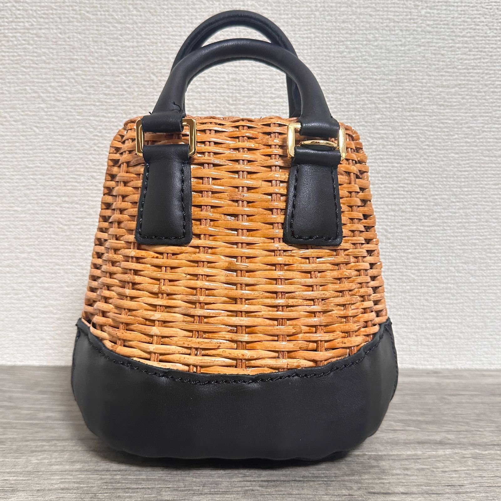 ikot シェル型ラタン バッグ 美品 ikot イコット シェル型 2way ラタン&牛革 ミニバスケット