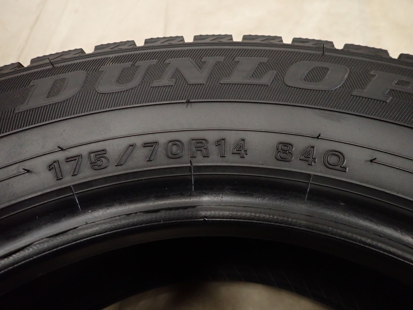 【新品】22年製 DUNLOP WINTER MAXX WM02 175/70R14 84Q 14インチ 4本 ヴィッツ ヤリス ポルテ シエンタ アクア フィット等　(VHT396) 冬4本 会社宛送料無料 175/70R14 84Q ダンロップ WINTER MAXX WM02