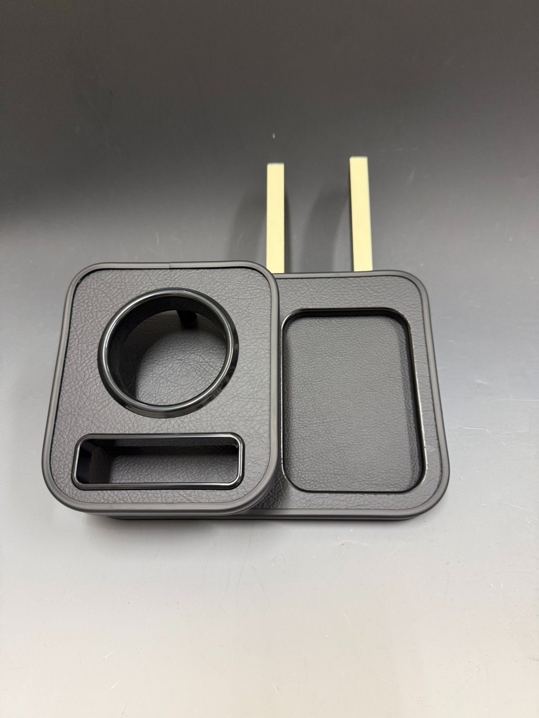 DA17エブリー(15/2～)　フロントカップホルダー シフト横溝付き　大型スマホ対応　オールブラック仕様 日本製