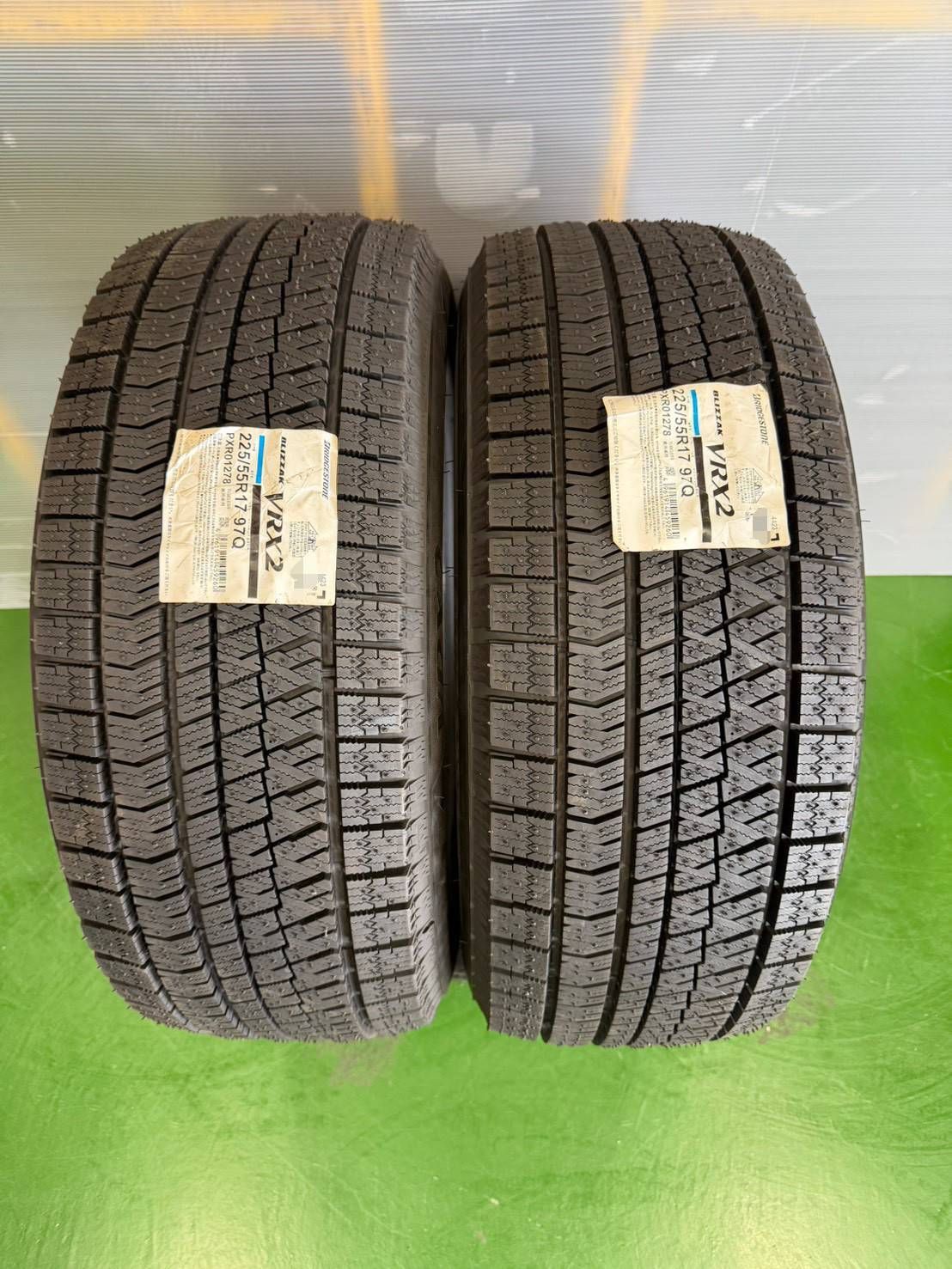 (10-6) ブリヂストン・ブリザックVRX2 225/55R17 97Q 2023年製 2本 新品未使用【北海道・沖縄・個人宅は別途送料が必要　法人宛で送料無料！一般・個人のお客様も大歓迎！(説明欄参照)】