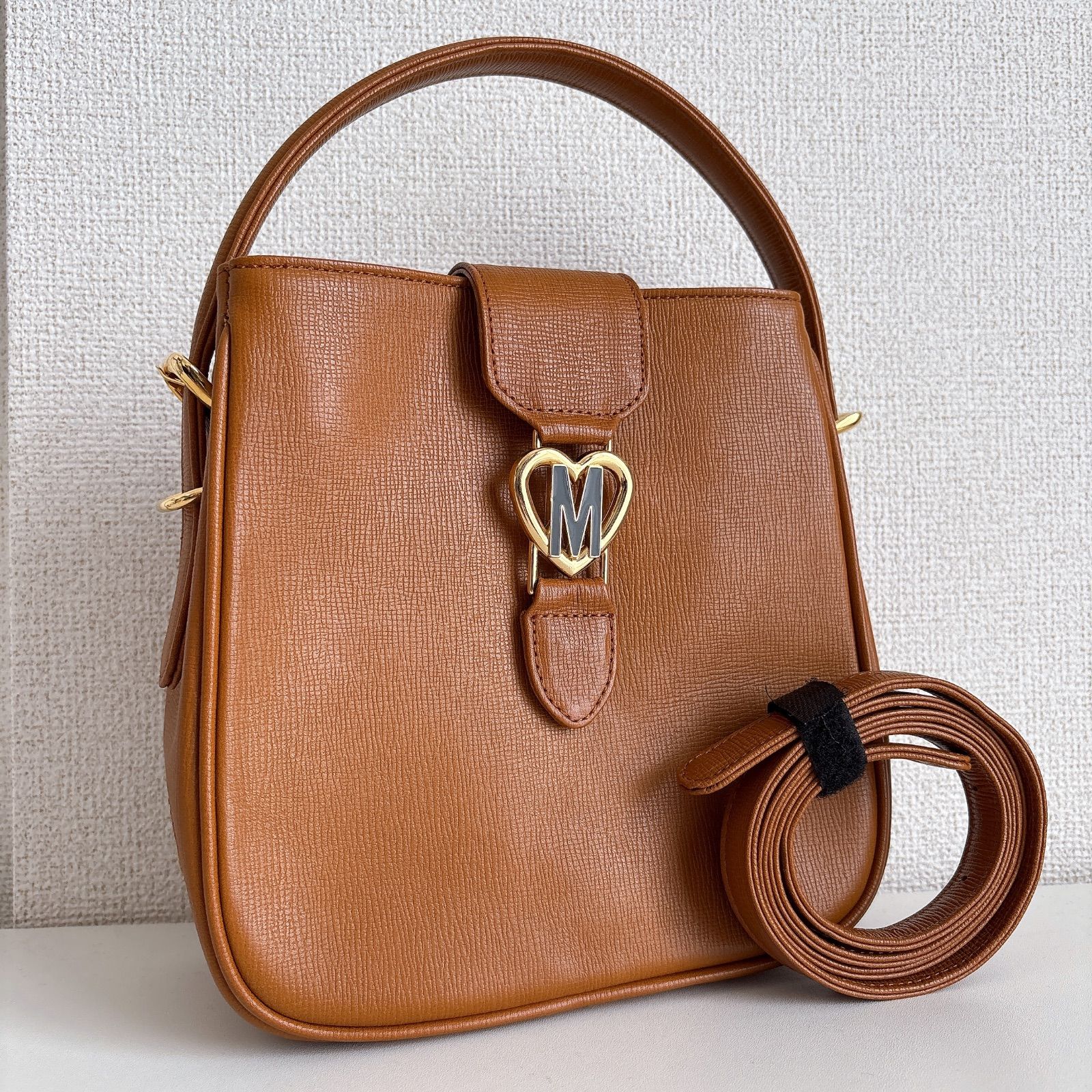 今日限り¥14000！！ MOSCHINO モスキーノ ハート×チェーン細ベルト 美品 MOSCHINO モスキーノ ハートキルティング ドラム チェーン