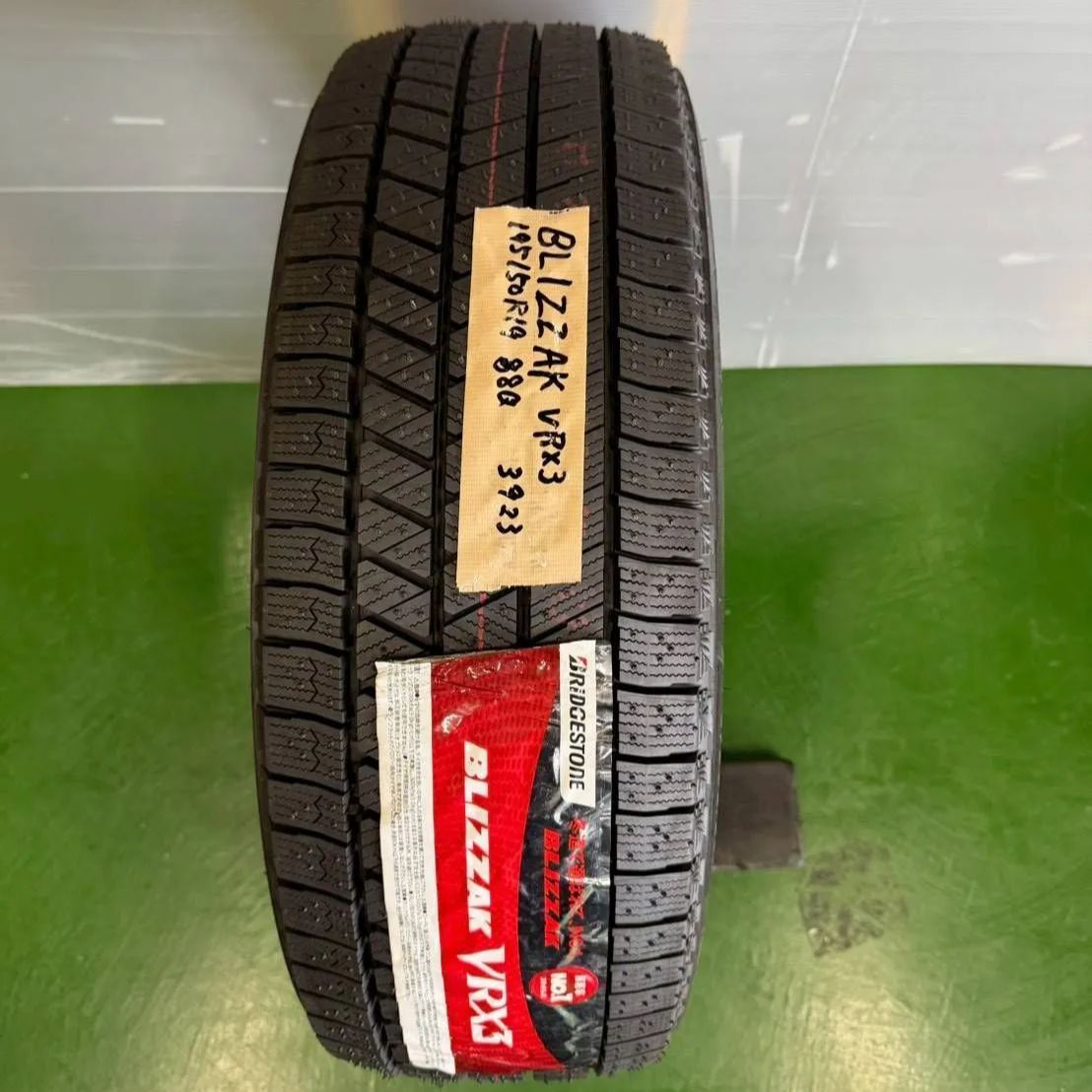 10-8) ブリヂストン・ブリザックVRX3 195/50R19 88Q 2023年製 1本 新品 