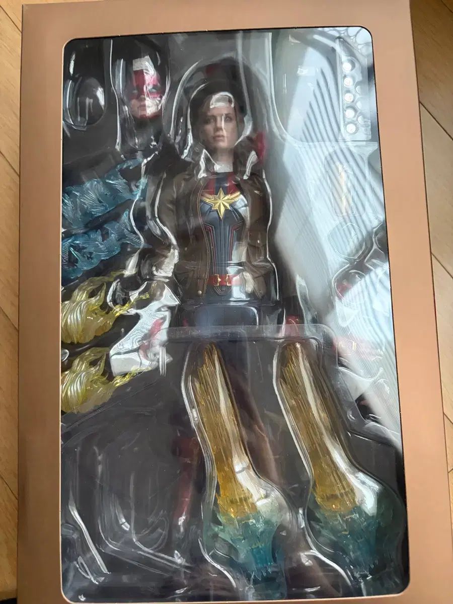 フィギュア ホットトイズ キャプテン・マーベル 1/6フィギュア