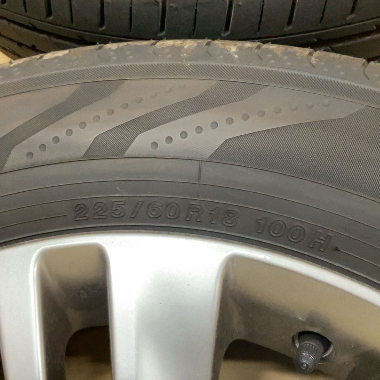 225/60R18 ヨコハマADVAN V03 トヨタ40系アルファード純正 - メルカリ